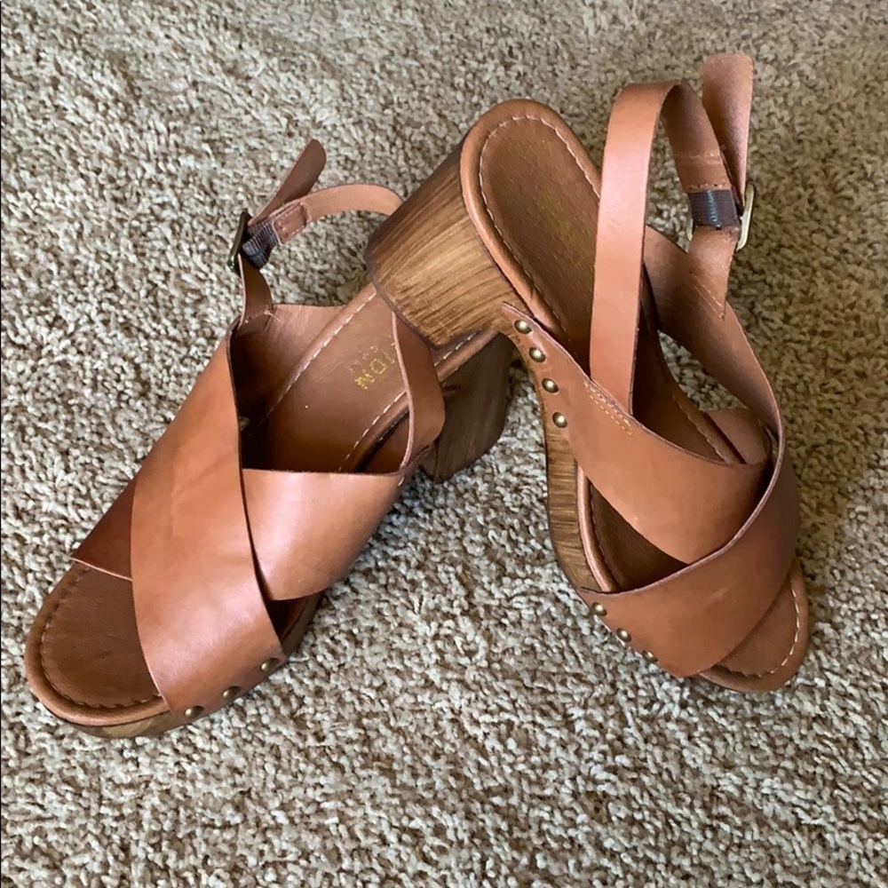 Leather and Wood Kenneth Cole Reaction Heels